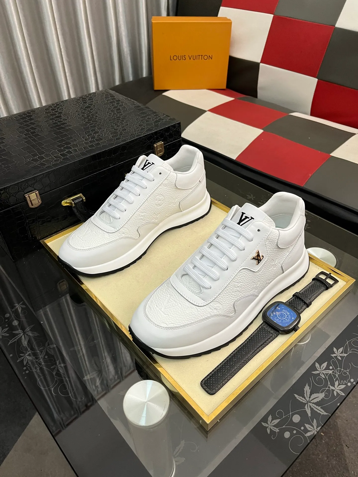 Men's shoes💰438⌚️⌚️《Louis vuitton/LV Louis Vuitton》original quality.~ Unique modern style sneakers. 🏃A must-have casual shoe for trendy men😍😍 Original brand imported from Italy, imported original leather, cowhide lining (refuses to discolor and grind feet) sole: original sole provided by the original factory, French lazy style design ⚠️Fit to the feet, original quality, super comfortable original sole. Code number: 38-443️⃣Colors available